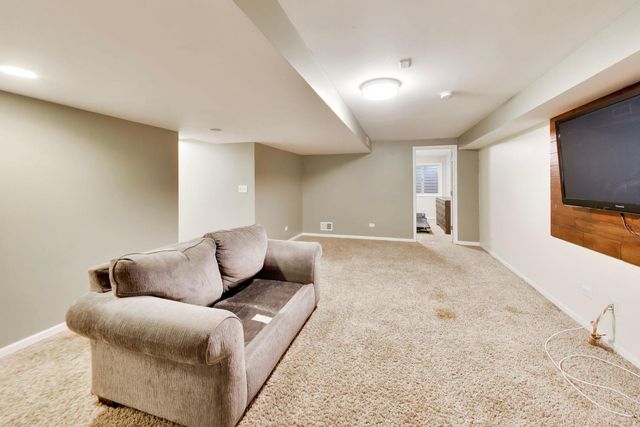 1904 Dakota Ridge, Johnsburg, IL 60051