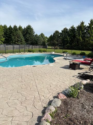1904 Dakota Ridge, Johnsburg, IL 60051