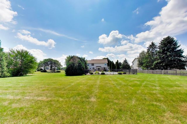 1904 Dakota Ridge, Johnsburg, IL 60051
