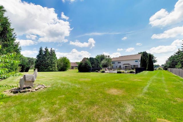1904 Dakota Ridge, Johnsburg, IL 60051