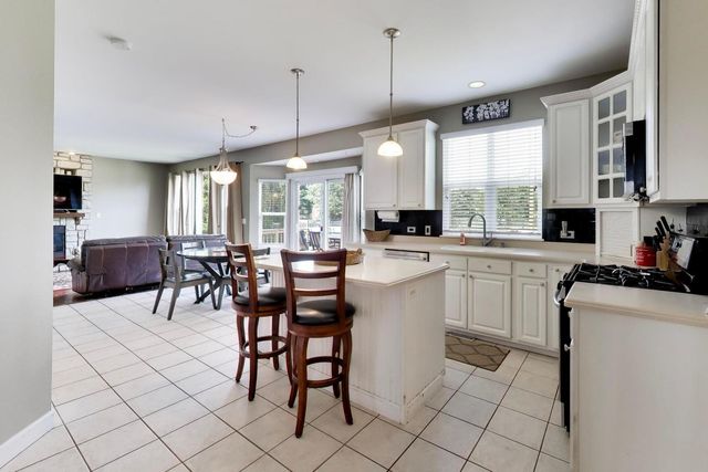 1904 Dakota Ridge, Johnsburg, IL 60051