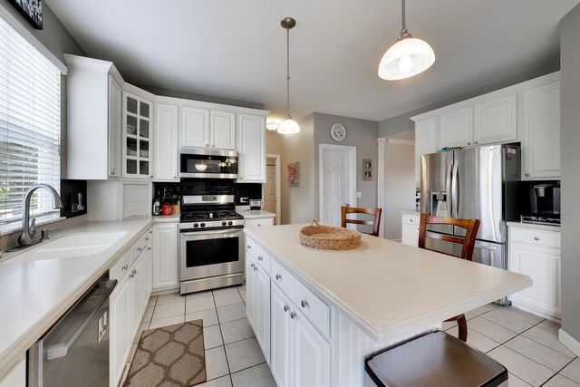 1904 Dakota Ridge, Johnsburg, IL 60051
