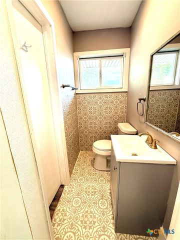 302 Smith Street, Gonzales, TX 78629