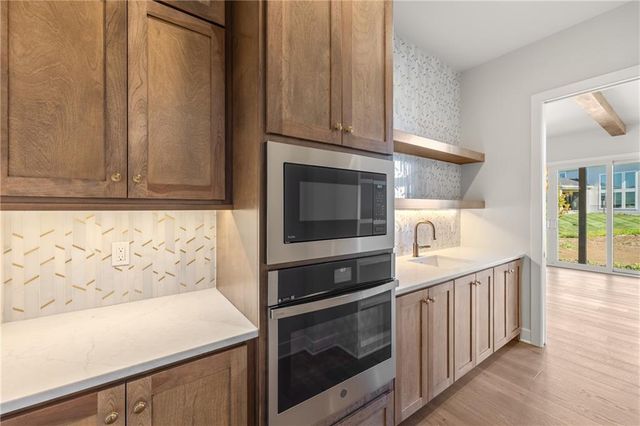 12502 W 170th Terrace, Overland Park, KS 66221