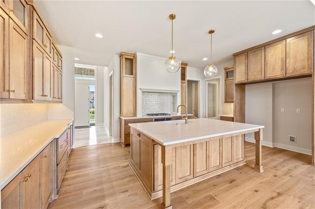 12502 W 170th Terrace, Overland Park, KS 66221