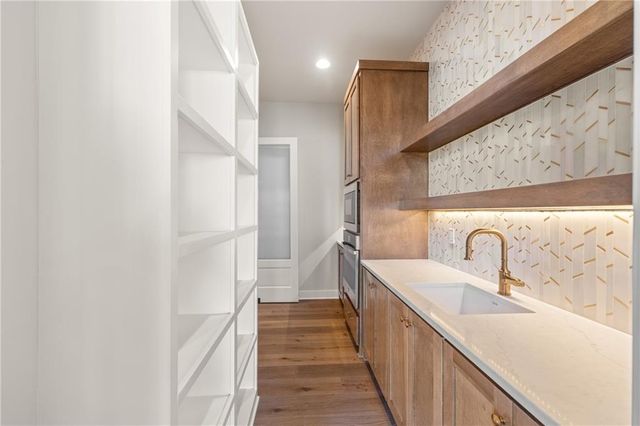 12502 W 170th Terrace, Overland Park, KS 66221