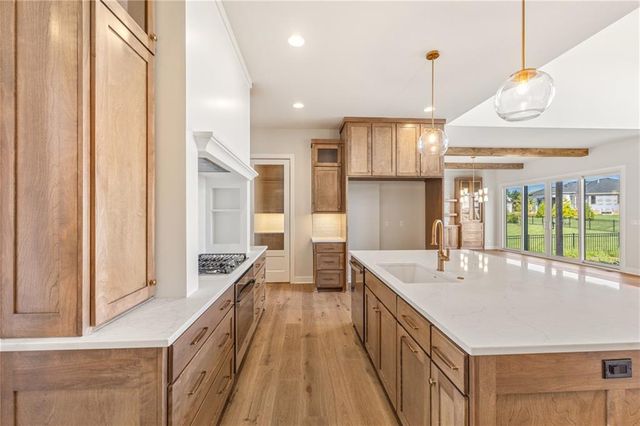 12502 W 170th Terrace, Overland Park, KS 66221