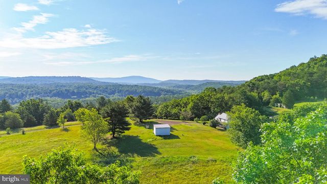 9000 CORNER RD, Hancock, MD 21750