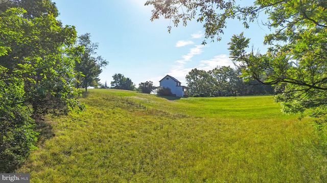 9000 CORNER RD, Hancock, MD 21750