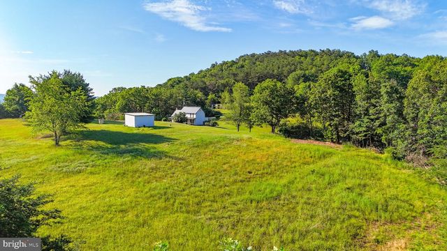 9000 CORNER RD, Hancock, MD 21750