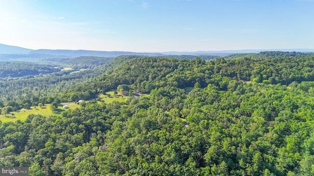 9000 CORNER RD, Hancock, MD 21750