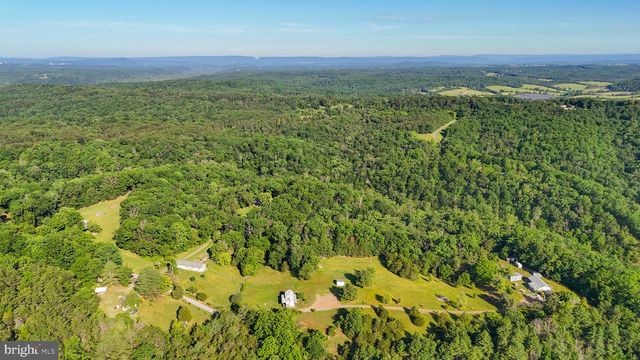 9000 CORNER RD, Hancock, MD 21750