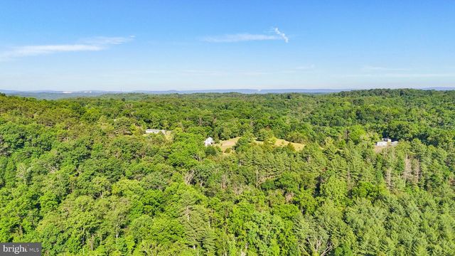9000 CORNER RD, Hancock, MD 21750