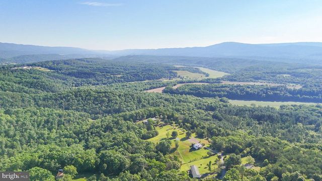 9000 CORNER RD, Hancock, MD 21750