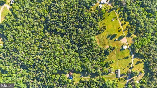 9000 CORNER RD, Hancock, MD 21750
