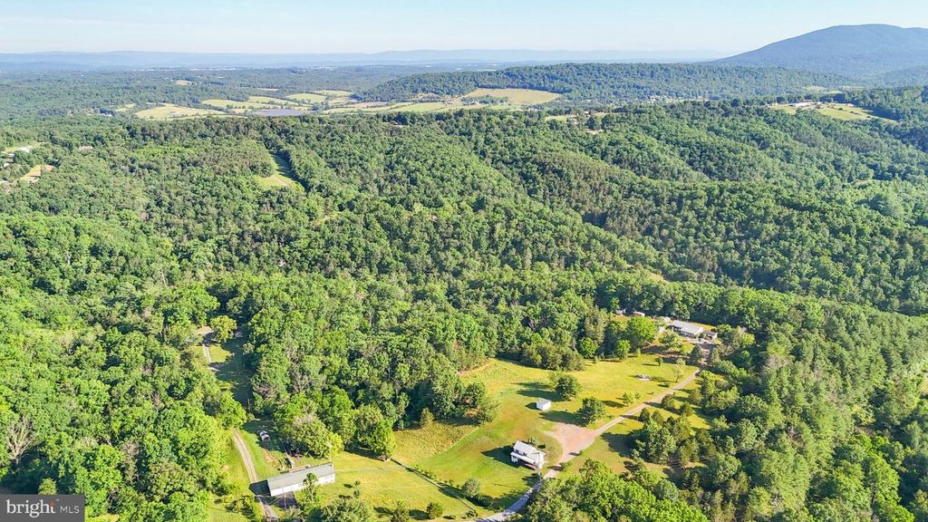 9000 CORNER RD, Hancock, MD 21750
