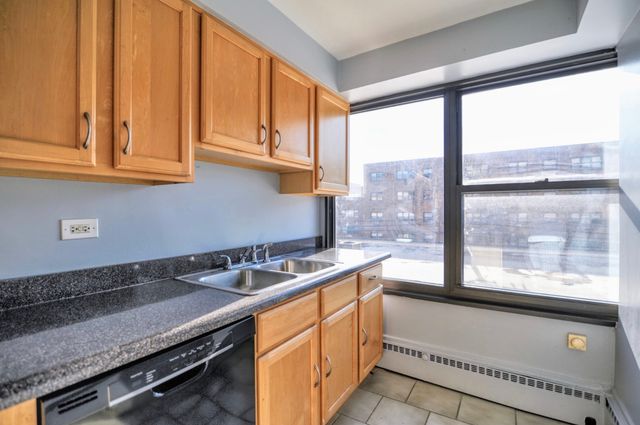 6030 N SHERIDAN Road 301, Chicago, IL 60660