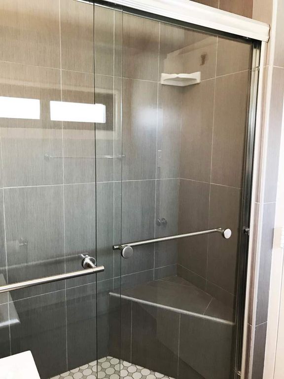 Image 16 of property listing at 6030 N SHERIDAN Road 301, Chicago, IL 60660