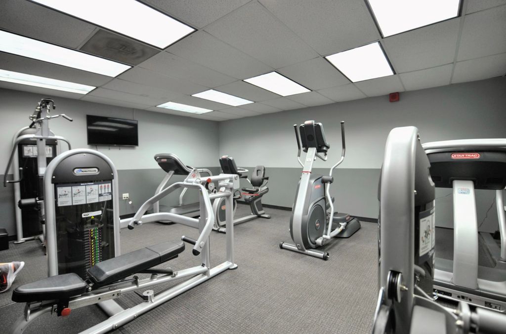 Image 18 of property listing at 6030 N SHERIDAN Road 301, Chicago, IL 60660