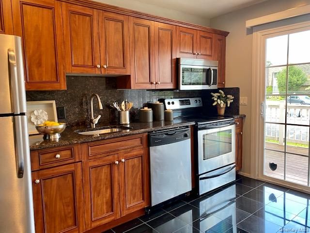 2 Claire Court 64, West Babylon, NY 11704