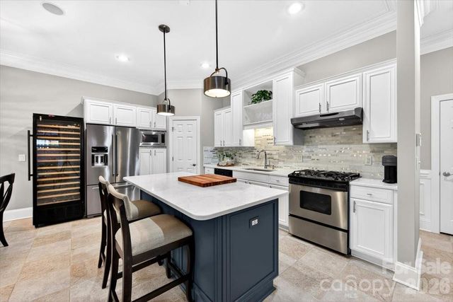 6415 Wakehurst Road, Charlotte, NC 28226