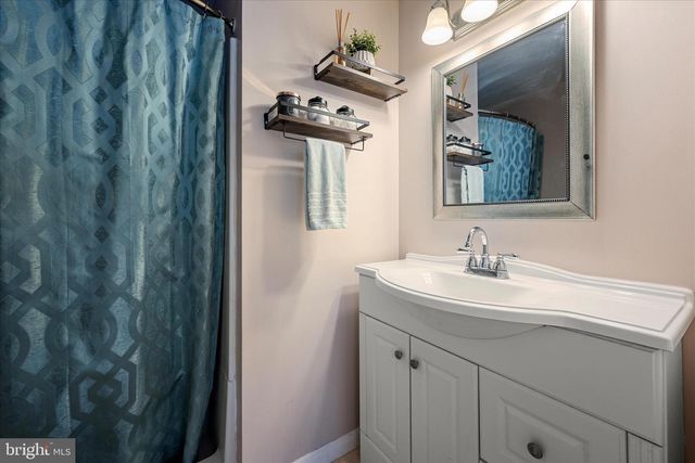 95 CECELIA ST, Toms Brook, VA 22660