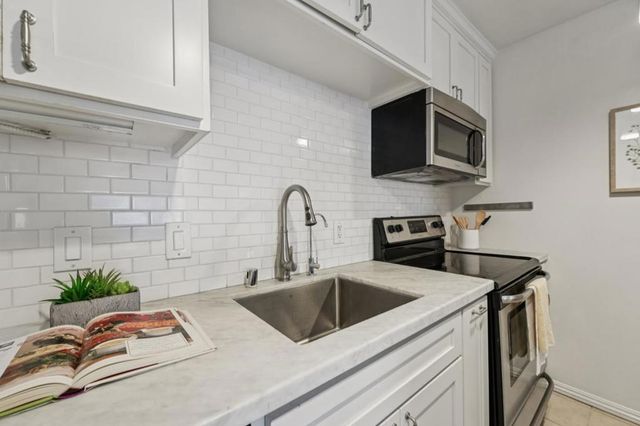 323 Monte Vista Avenue 203, Oakland, CA 94611