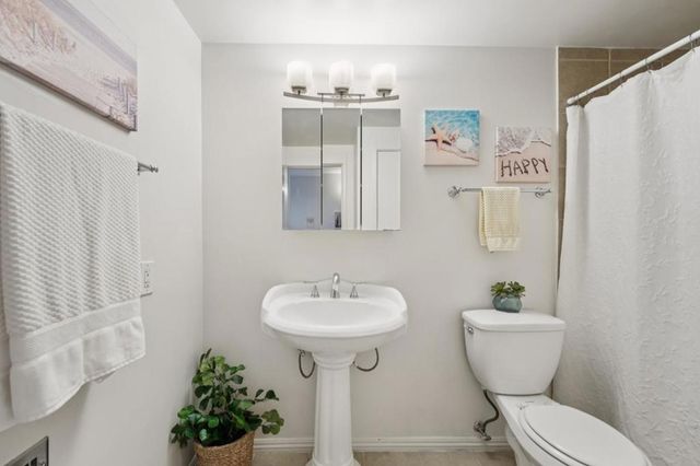 323 Monte Vista Avenue 203, Oakland, CA 94611