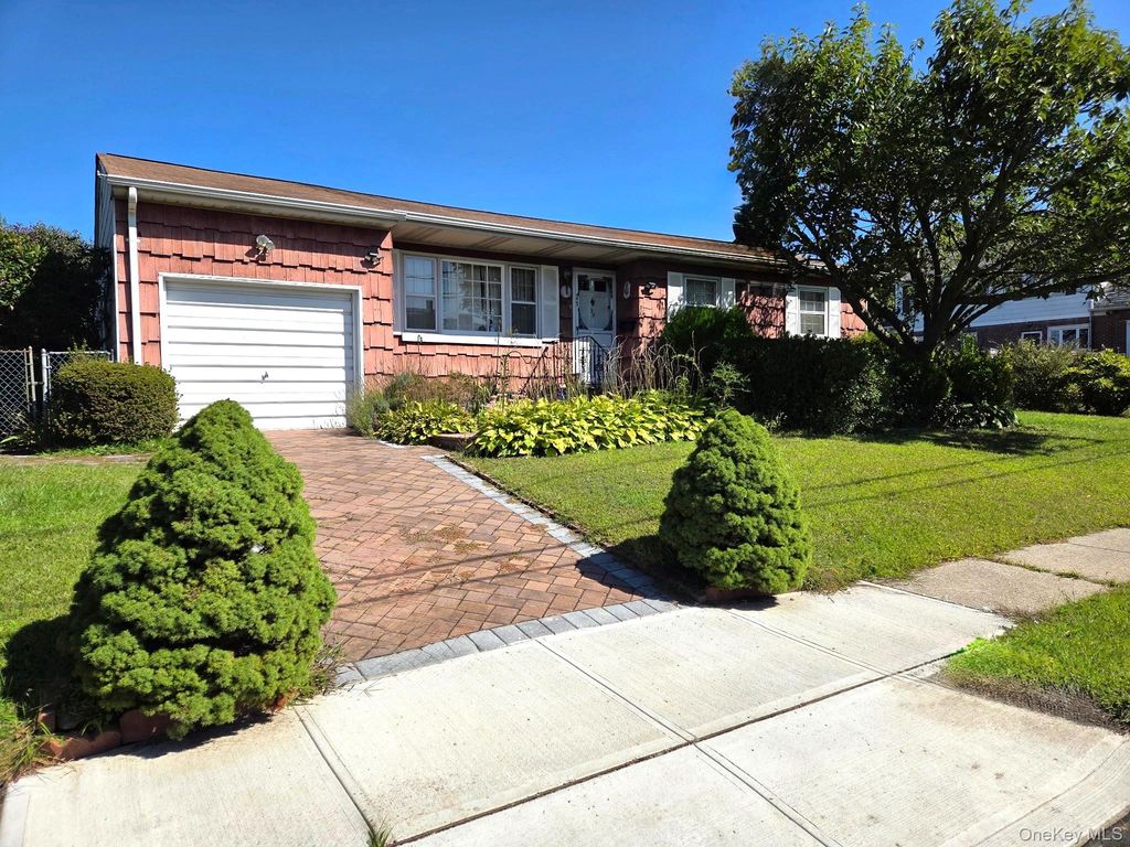 29 Oregon Street, Deer Park, NY 11729