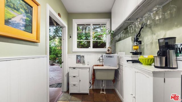 2882 Belden Drive, Los Angeles, CA 90068