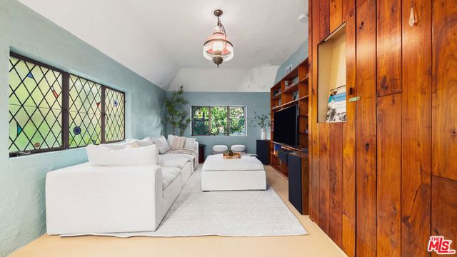 2882 Belden Drive, Los Angeles, CA 90068