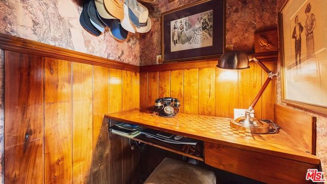 2882 Belden Drive, Los Angeles, CA 90068
