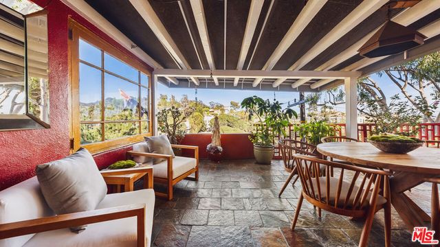 2882 Belden Drive, Los Angeles, CA 90068