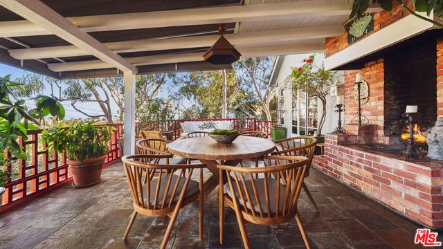 2882 Belden Drive, Los Angeles, CA 90068