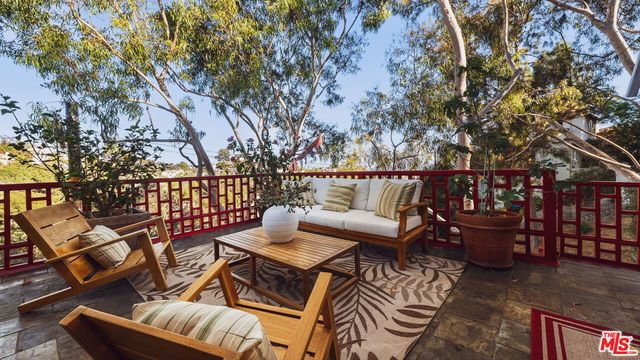 2882 Belden Drive, Los Angeles, CA 90068