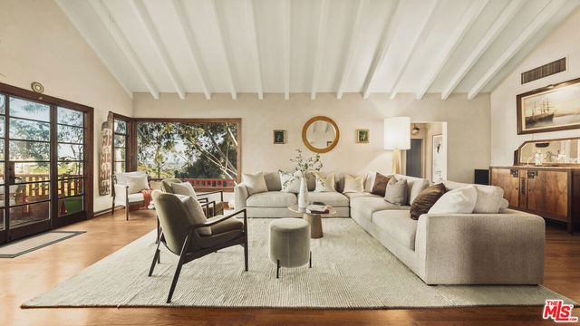 2882 Belden Drive, Los Angeles, CA 90068