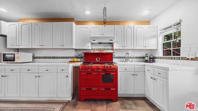 2882 Belden Drive, Los Angeles, CA 90068
