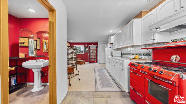 2882 Belden Drive, Los Angeles, CA 90068