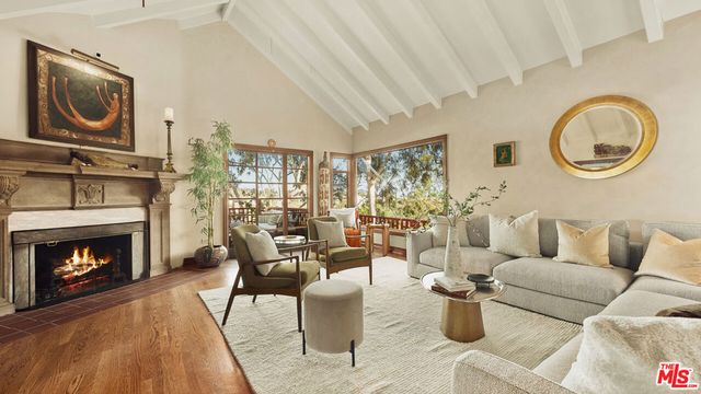 2882 Belden Drive, Los Angeles, CA 90068