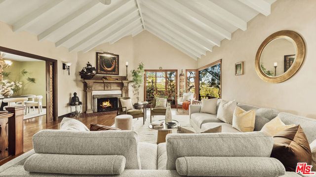 2882 Belden Drive, Los Angeles, CA 90068
