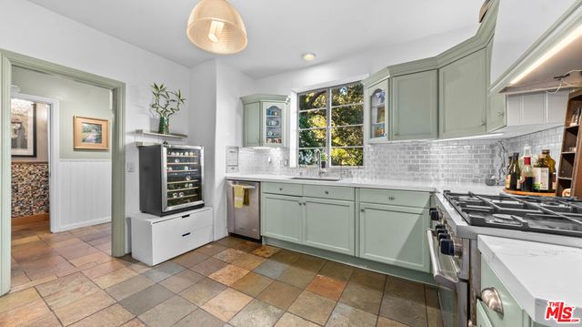 2882 Belden Drive, Los Angeles, CA 90068