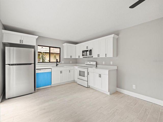 15407 W POND WOODS DRIVE 15407, Tampa, FL 33618