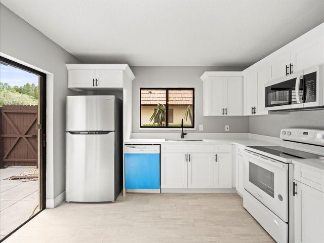 15407 W POND WOODS DRIVE 15407, Tampa, FL 33618