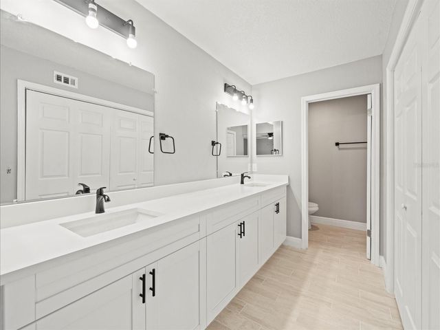 15407 W POND WOODS DRIVE 15407, Tampa, FL 33618