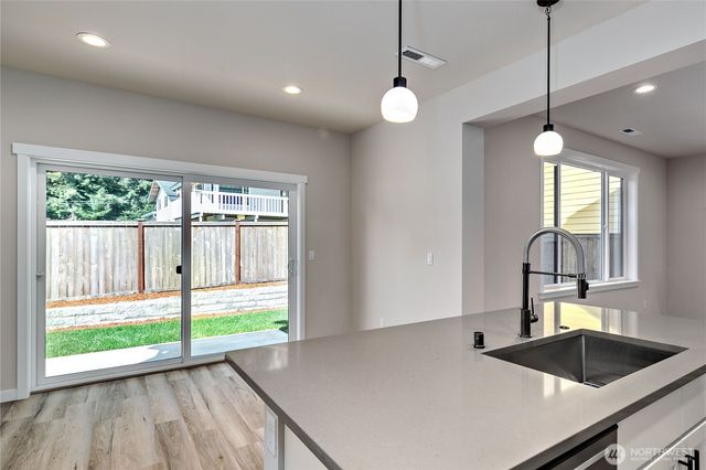 5077 NW Cedarside Loop, Silverdale, WA 98383