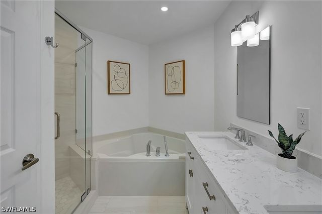 2165 Arielle DR 1602, Naples, FL 34109