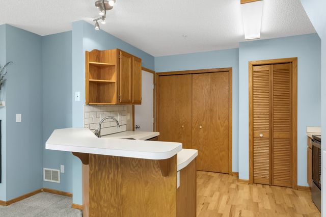 2210 Ranchview Lane N 120, Plymouth, MN 55447