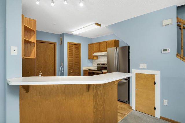 2210 Ranchview Lane N 120, Plymouth, MN 55447