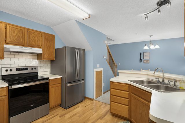 2210 Ranchview Lane N 120, Plymouth, MN 55447