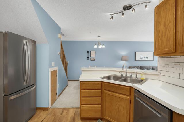 2210 Ranchview Lane N 120, Plymouth, MN 55447